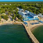 Ilukas & Resort Villas