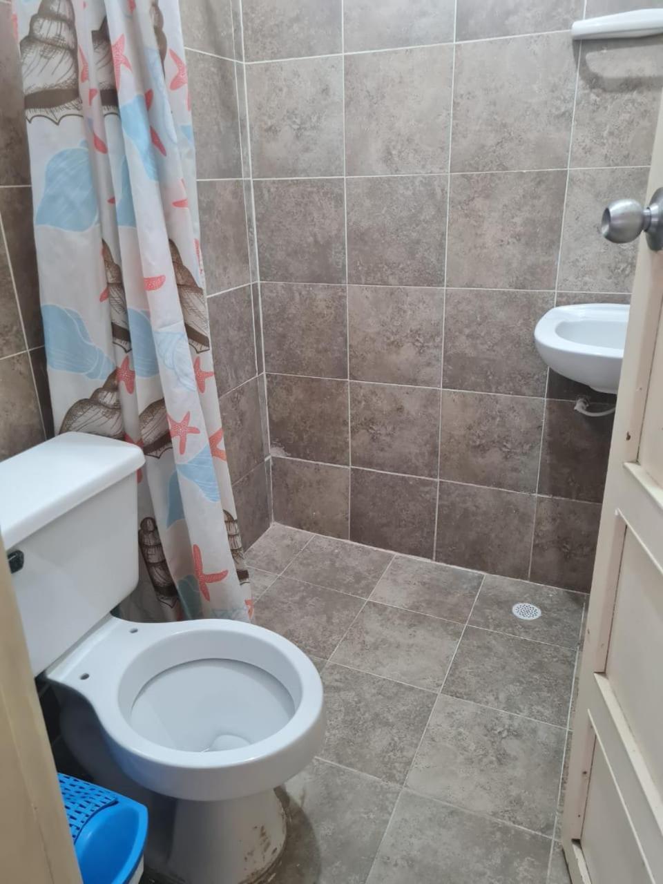 Hostal Coveñas Inn Pensión