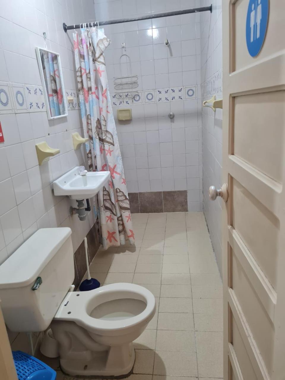 Hostal Coveñas Inn Pensión