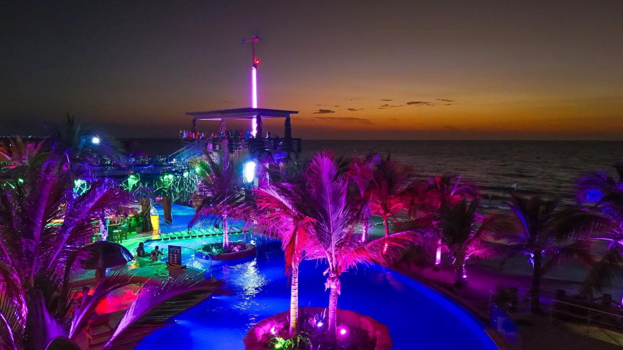 Apartahotel Selvatica Mar Vista Al Mar